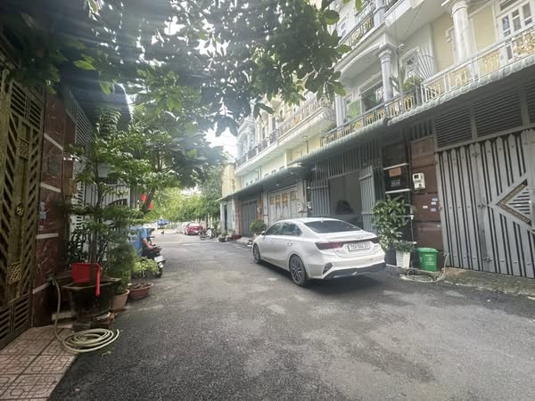 SIÊU PHẨM TRÊN ĐƯỜNG HUỲNH THỊ HAI, QUẬN 12